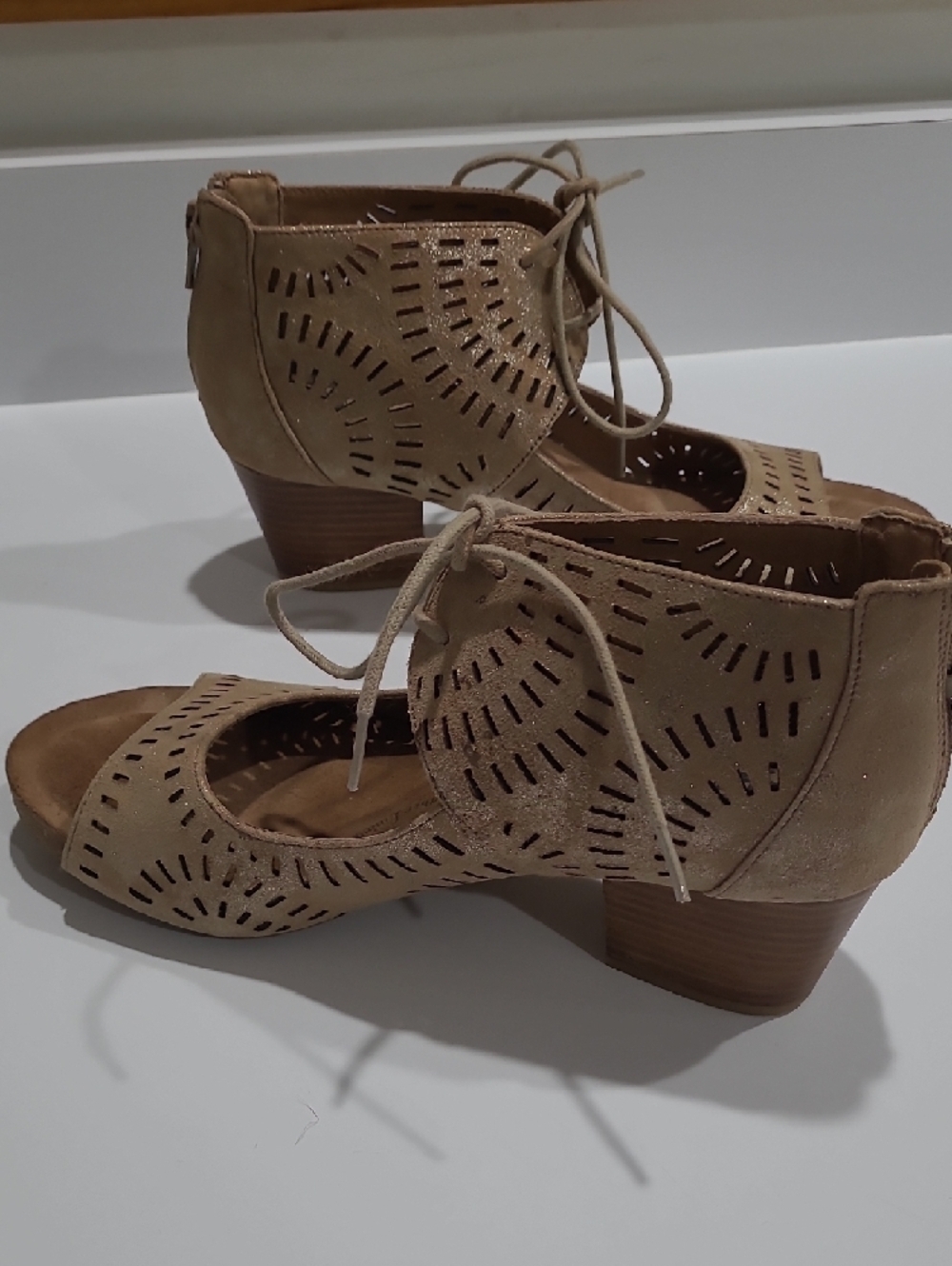 Sofft Distressed Metallic Suede Booties Laser Cut Design Stacked  Heel - Size 10 - Picture 4 of 8